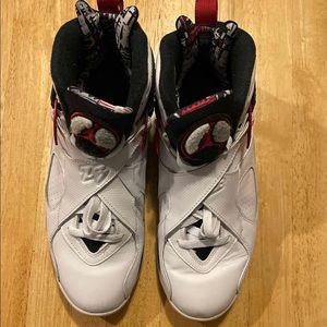 Jordan retro 8 alternate. Men’s size 9